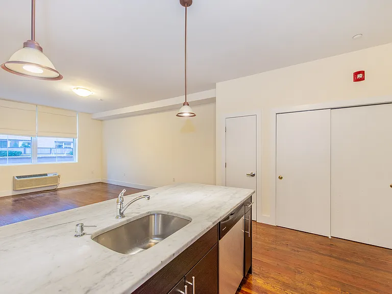 95 Montgomery St #404 — Photo 3