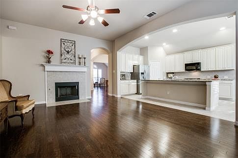 2nd image of 509 Elm Creek Dr