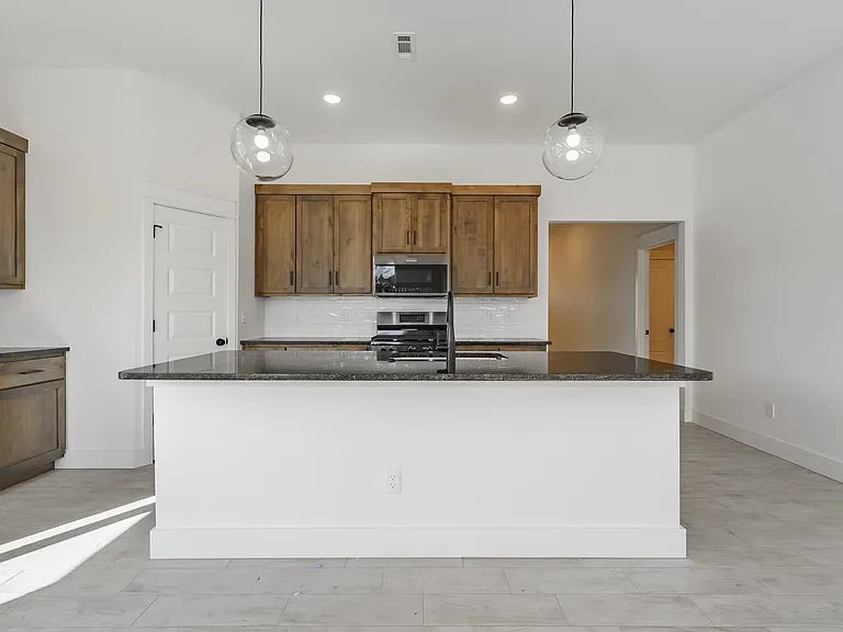 2361 Buckside St — Photo 4
