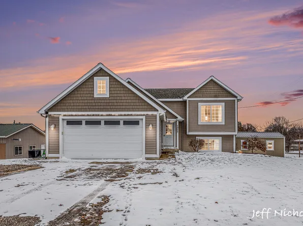 3955 Arthur St, Coopersville, MI 49404