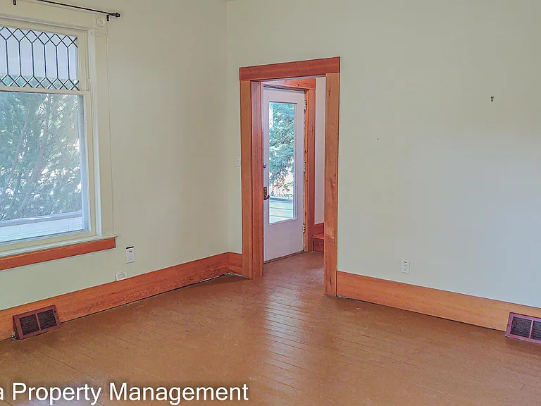 714 S 3rd St W — Photo 3