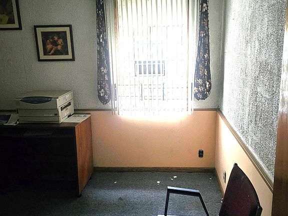 5th image of 1701 W 15th Ave