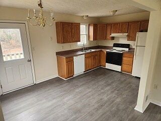 4th image of 195 Redwood Dr