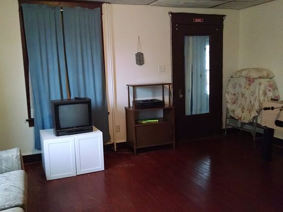 FrntDuplexApt#1 Living Room