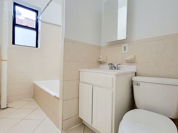 3rd image of 2694 Kennedy Blvd #57