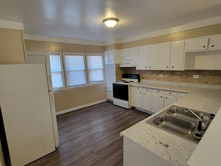 1134 E Kelly St — Photo 4