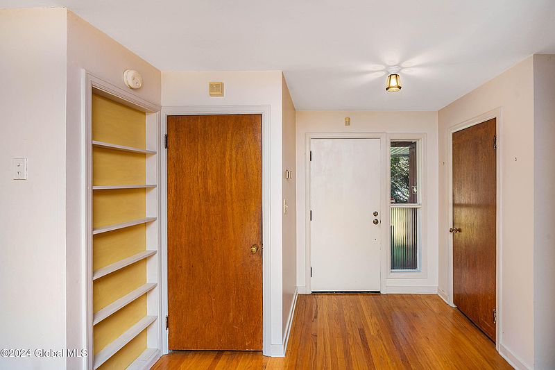 4th image of 31 Buchman Drive