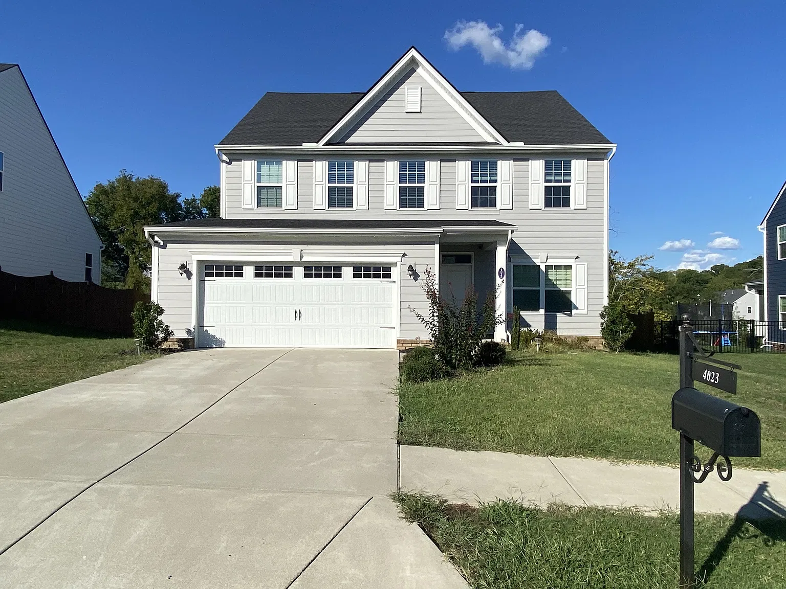 3 bed, 2.5 bath, 2423 sqft, $3,100 — Photo 2