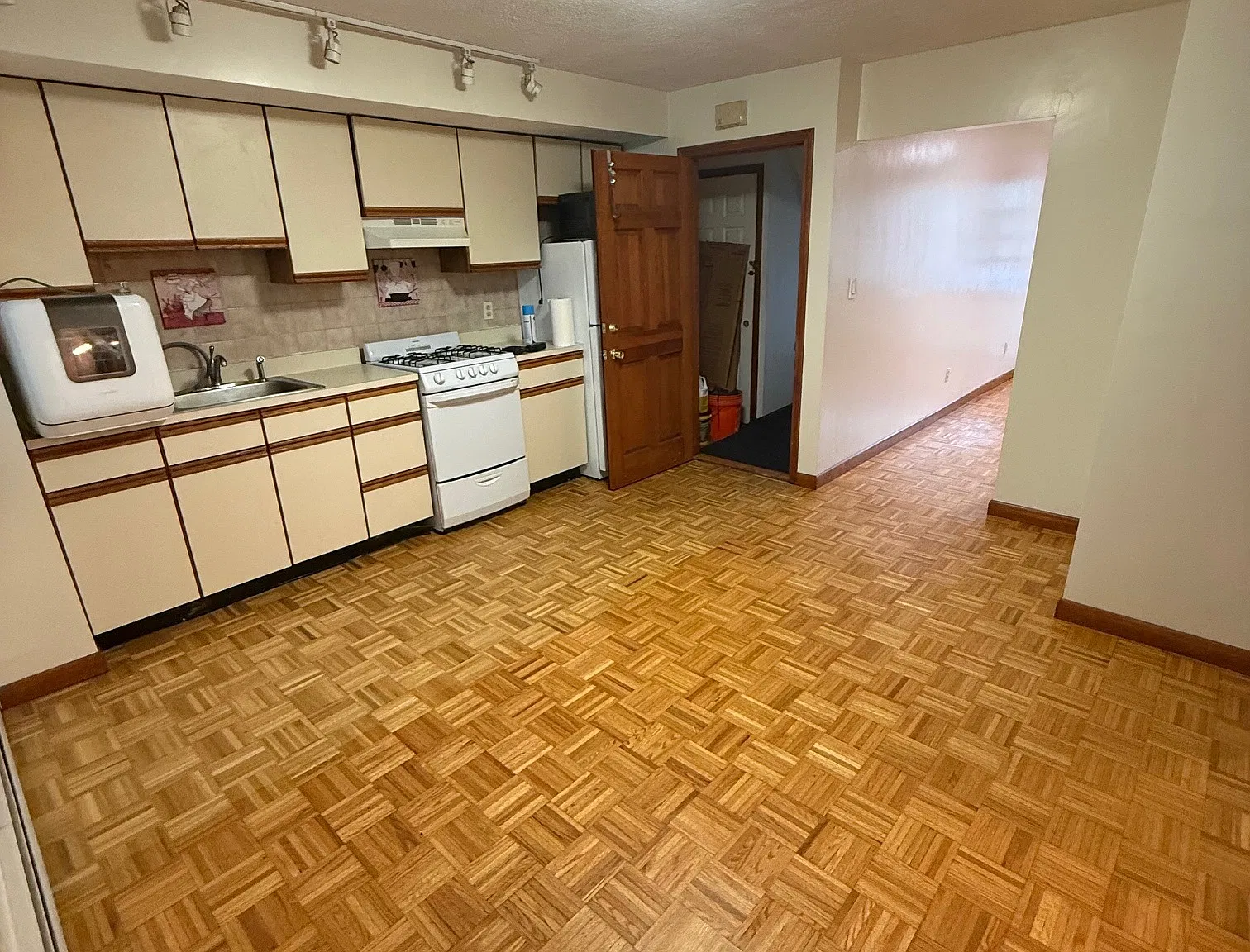 1 bed, $2,400 — Photo 2