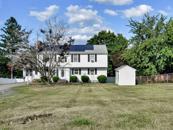 13 Wesley St, Lawrence, MA 01841