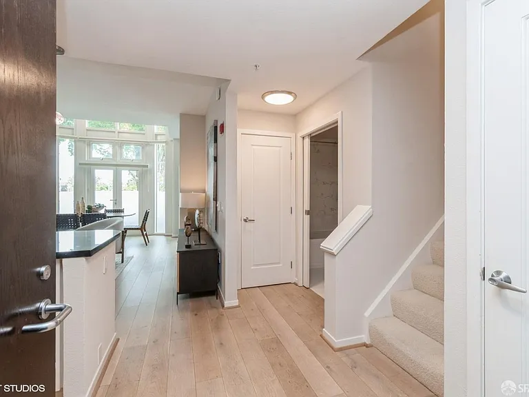 88 King St #104 — Photo 2