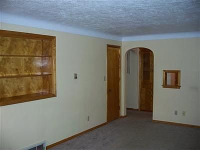 5th image of 200 Oakdale Dr