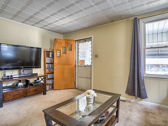 5th image of 271 S Pleasant Ave