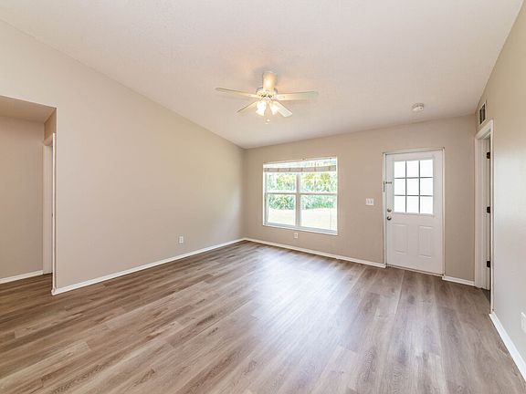 4th image of 4042 Banbury Cir