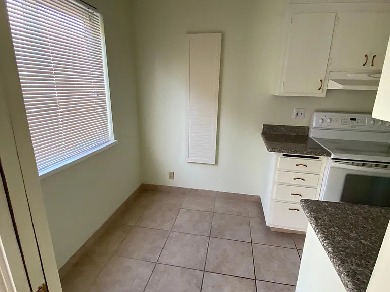2533 Hillegass Ave #303 — Photo 4
