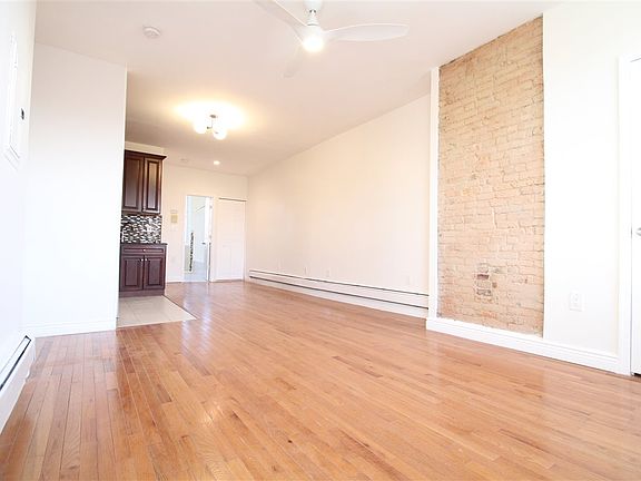 2nd image of 252 Van Horne St APT 3