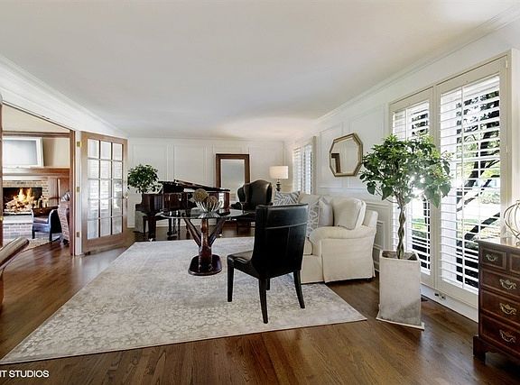3rd image of 35 Bradford Ln