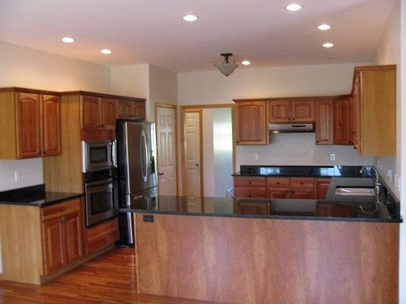 3rd image of 34 Surrey Dr