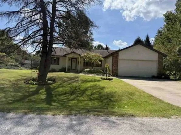 3725 E Stanton Lake Rd, Leesburg, IN 46538