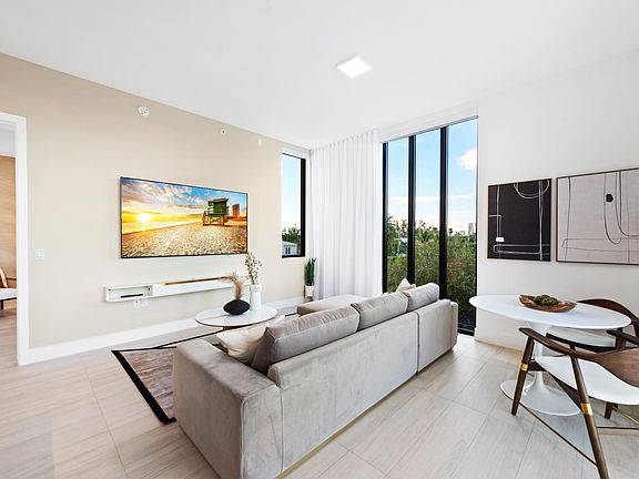 5th image of 1031 15th St #308