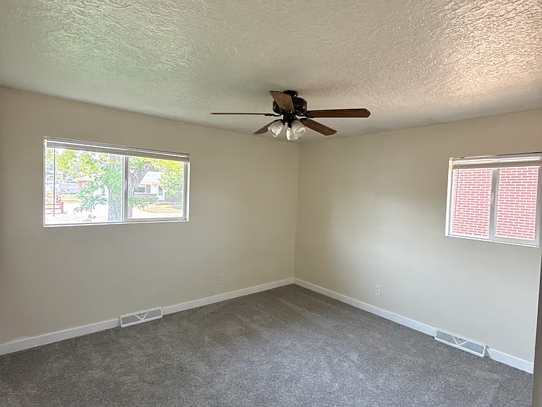 2533 W 15th St — Photo 5