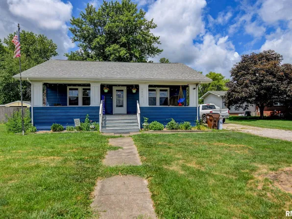 1211 N Webster St, Taylorville, IL 62568