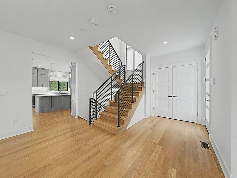 67 Westervelt Pl — Photo 3
