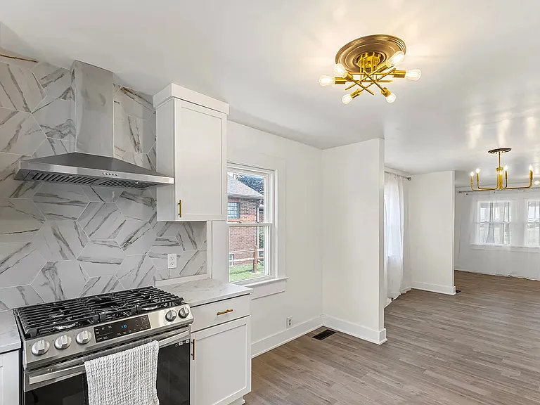 620 S Irvington Ave — Photo 5