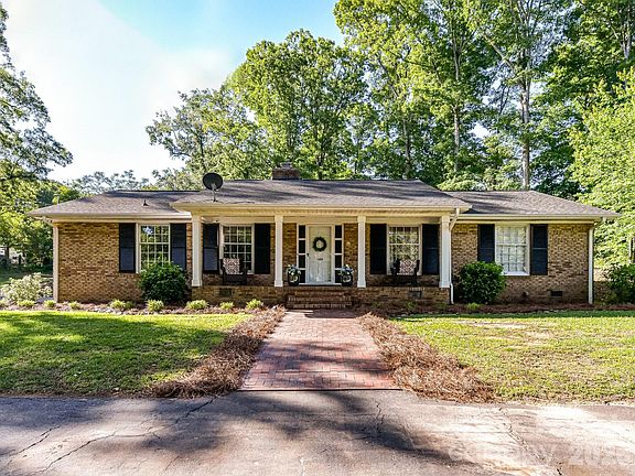 2nd image of 1303 Quail Dr