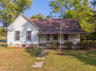 31439 2nd St, Chenoa, IL 61726