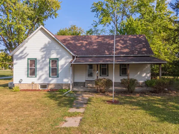 31439 2nd St, Chenoa, IL 61726