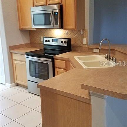 5th image of 333 Lake Amberleigh Dr