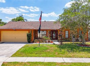 1621 Shady Leaf Dr, Valrico, FL 33596