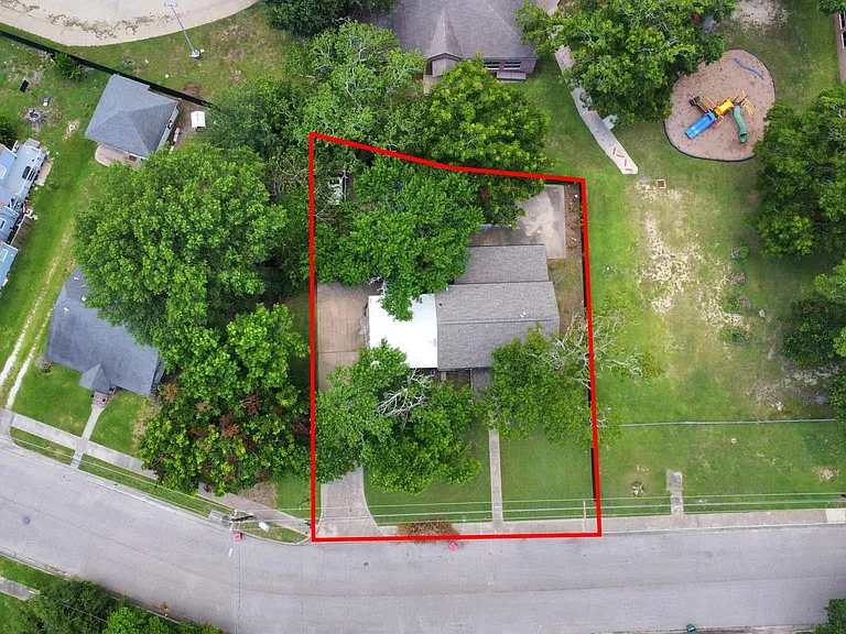 901 N Jones St — Photo 33