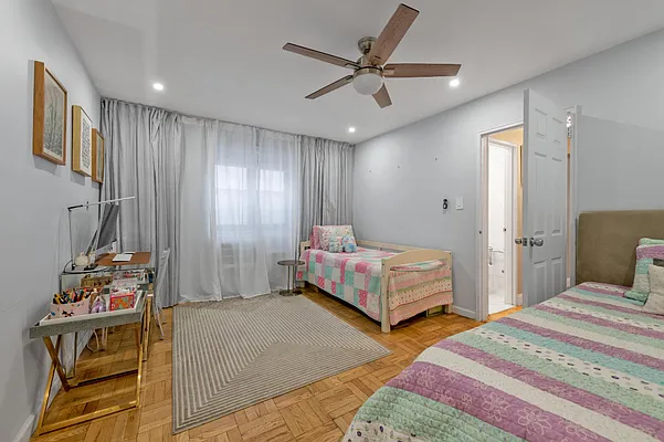 Sold by Skylux Realty, Inc | media 7