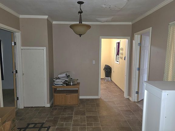 5th image of 104 N Ave N