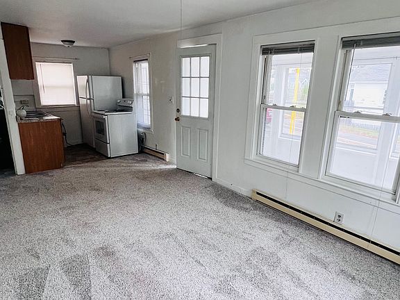 3rd image of 31-33 Fern Ave #31A