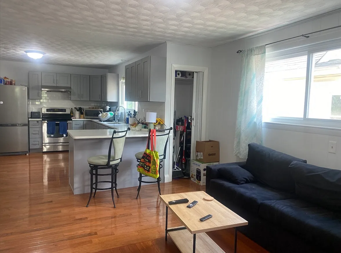 5 bed, 9999 sqft, $7,250 — Photo 2