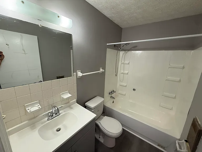 327 Garden Park Dr #B — Photo 7