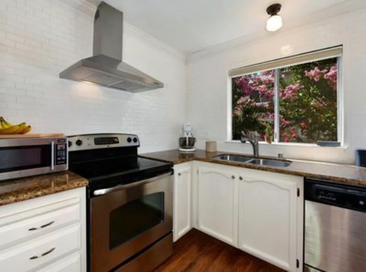 2 bed, 1.5 bath, 1072 sqft, $2,600 — Photo 4