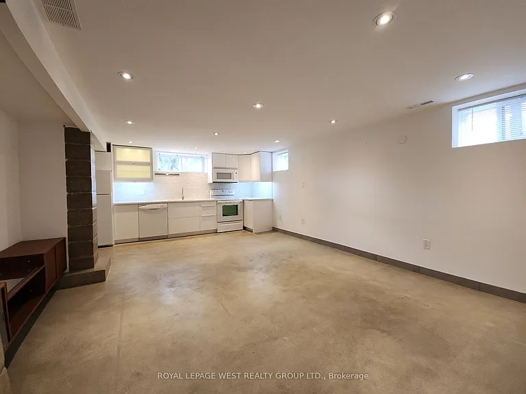 221 Thirtieth St #BASEMENT — Photo 16