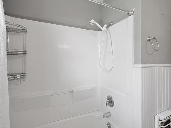 3rd image of 1050 Ponder St
