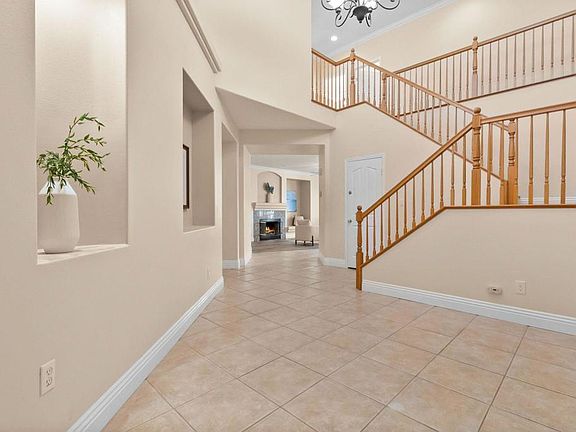 3rd image of 33360 Barrington Dr