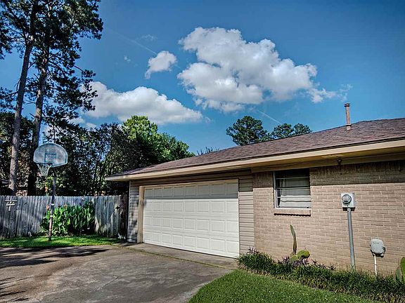 3rd image of 731 Black Oak Cir