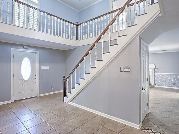 3rd image of 1010 Joann Dr