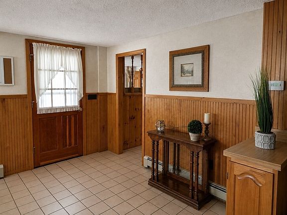 5th image of 35 Maple St
