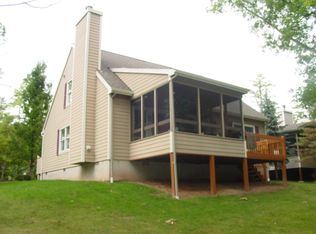 101 Gatehouse Cir, Hawley, PA 18428