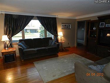 4th image of 677 Mapleridge Dr