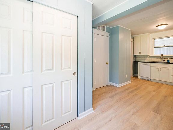 3rd image of 171 Yorke St