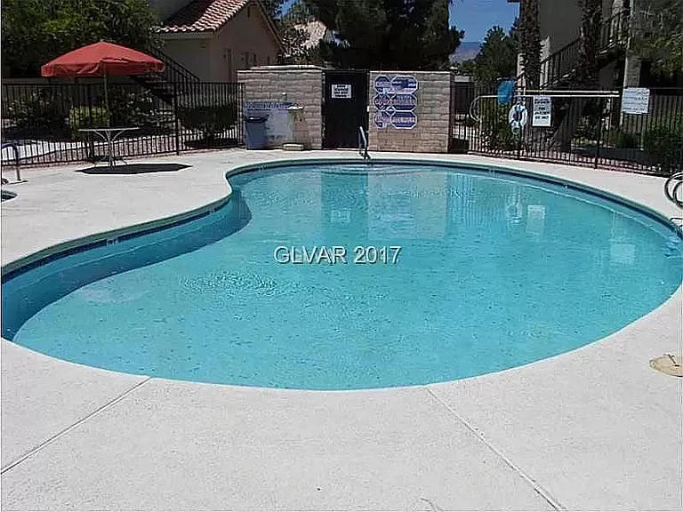 1200 N Buffalo Dr — Photo 2